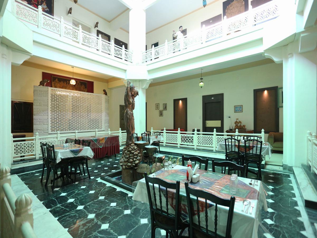 Oyo 7880 Hotel Navrang Kota  Extérieur photo